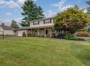 4 Fairway Ct, Albany, NY 12208