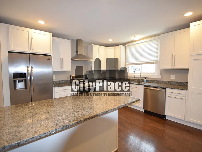 1548 Lexington Ave — Photo 10