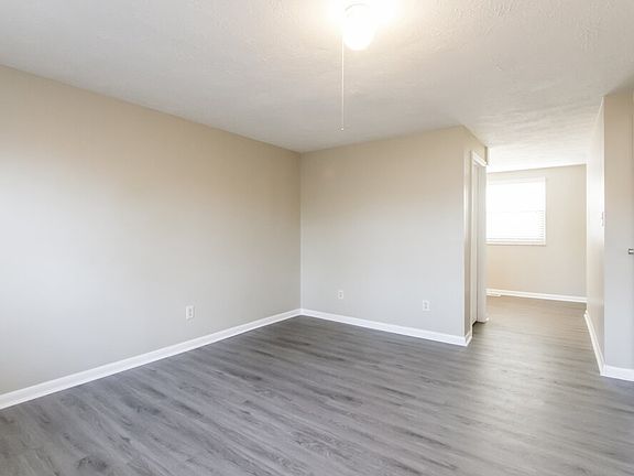 5th image of 8931 Squire Ct