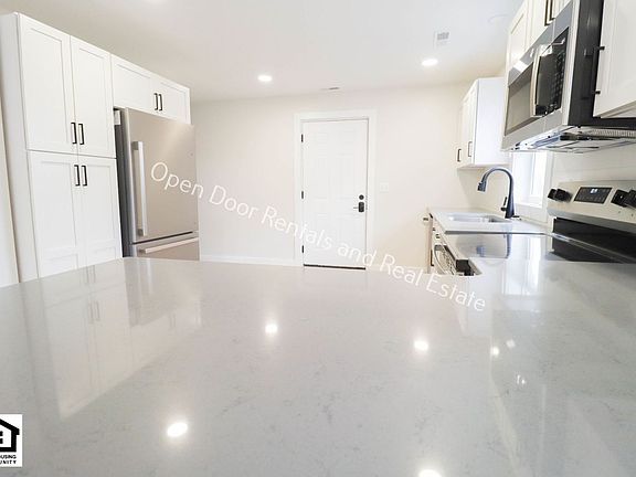 4th image of 417 W 4th St Unit 200