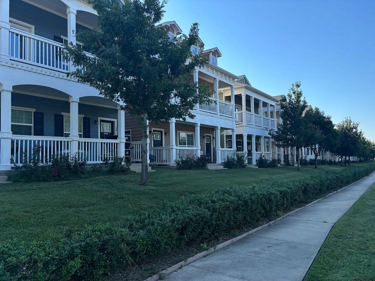 Heritage Row Townhomes — Photo 1