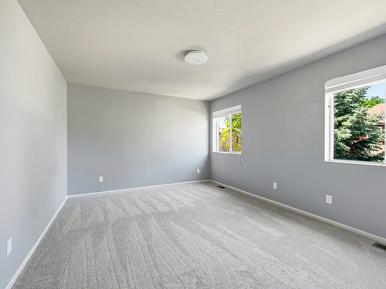 1820 Falcon Ridge Dr — Photo 16