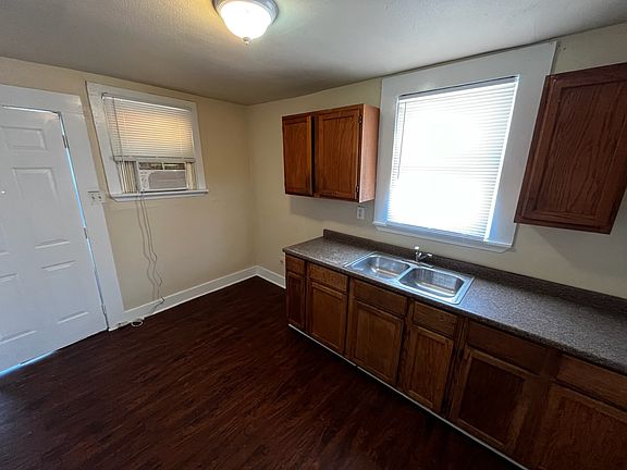 5th image of 905 W Lynwood Ave #1