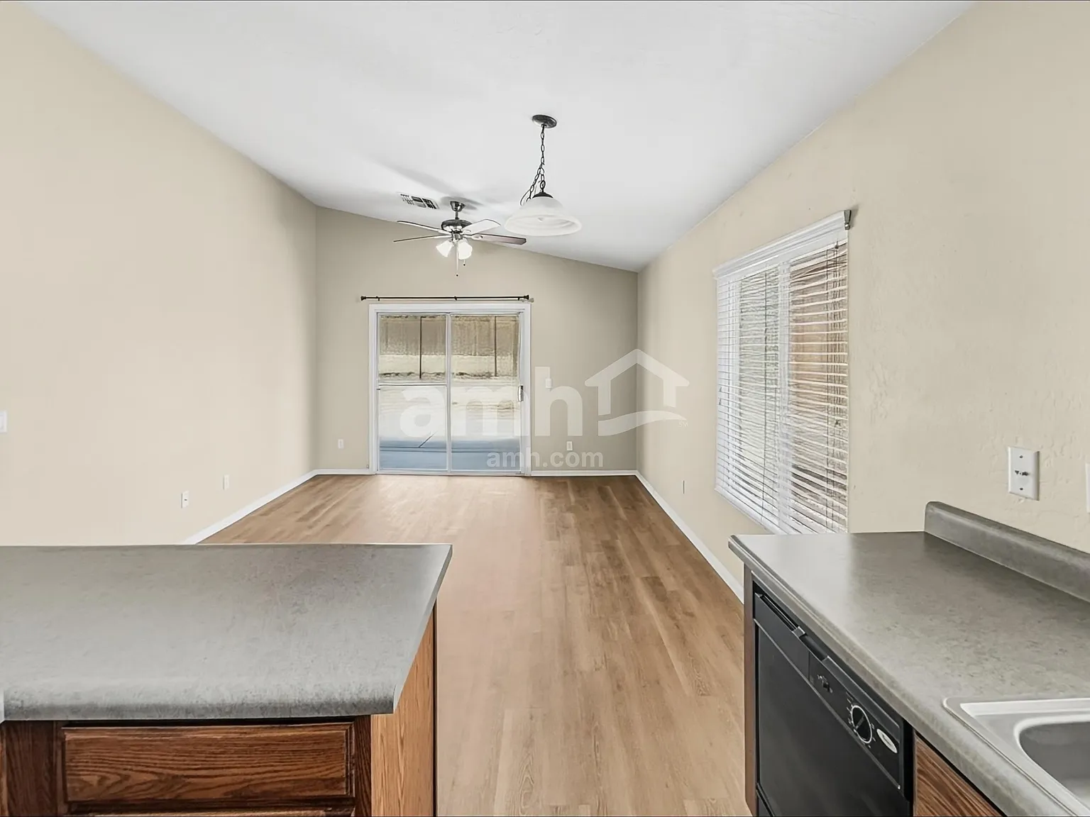 3 bed, 2.0 bath, 1238 sqft, $1,775 — Photo 3