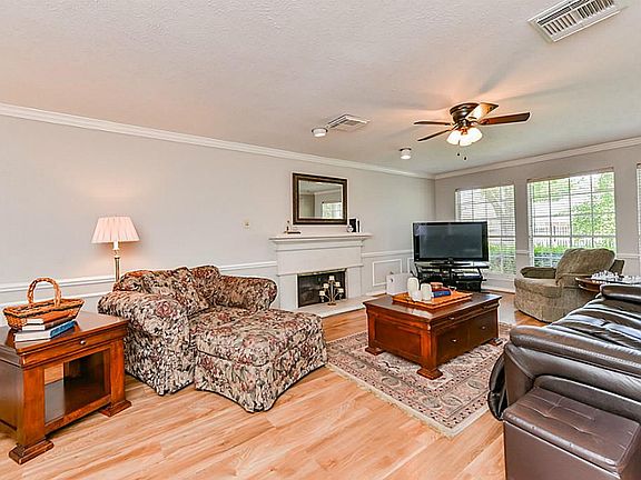 3rd image of 2702 Saint Andrews Pl