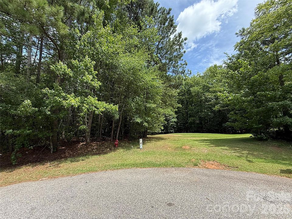 1st image of Highland Woods Dr