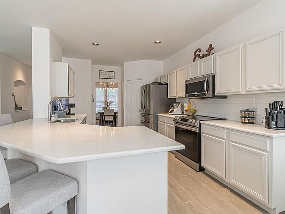 3rd image of 1002 Maltese Ln
