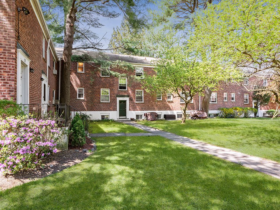 1st image of 33 Fieldstone Dr APT D4