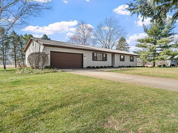 3rd image of 24466 Lynn Way Ct