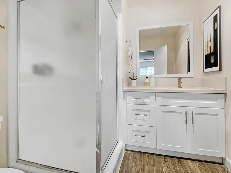 Ethel Avenue Apartments — Photo 9