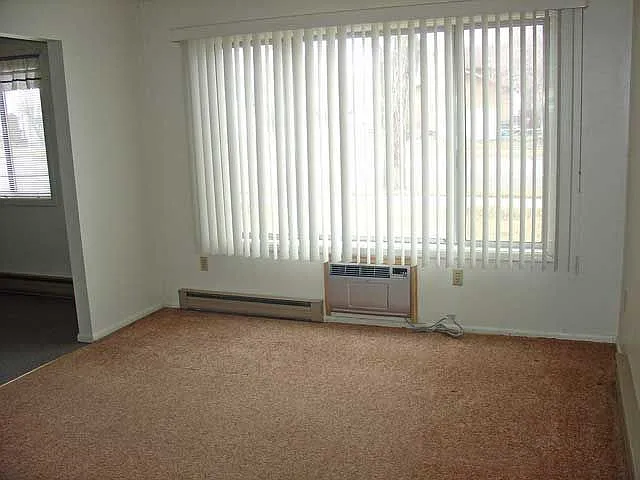 1 bed, 1.0 bath, $895 — Photo 2