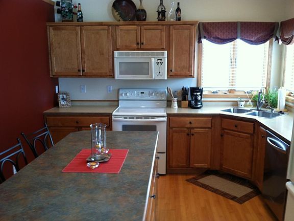 5th image of 660 Evergreen Dr