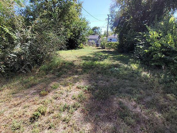 3rd image of 1414 W 3rd St
