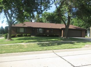 710 Brentwood Dr, Pella, IA 50219