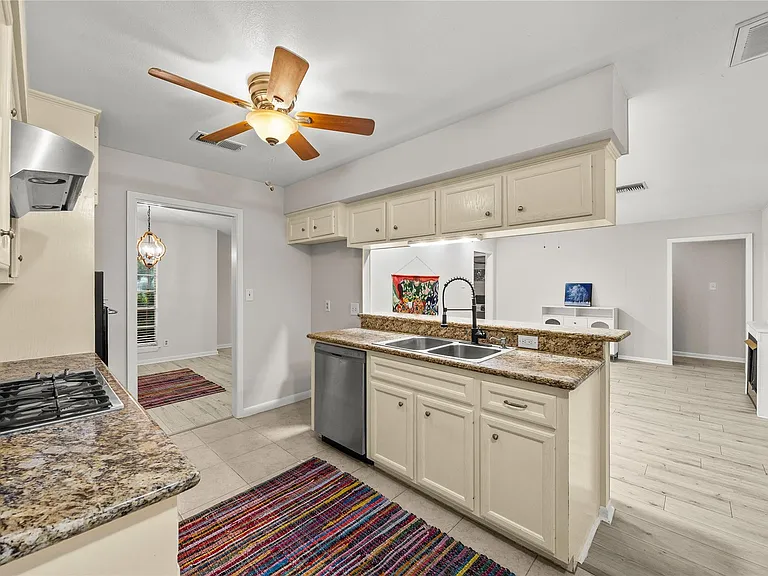 1607 Buescher Dr — Photo 7