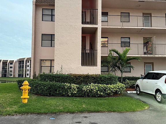 3rd image of 10442 Sunrise Lakes Boulevard #303