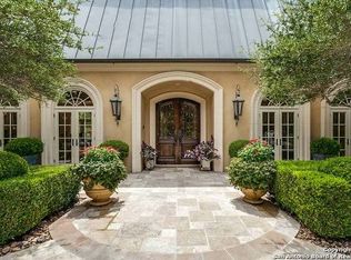 14 Elmcourt St, Terrell Hills, TX 78209