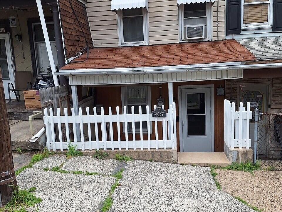 1st image of 907 W Mulberry St