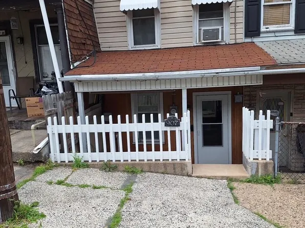 907 W Mulberry St, Coal Township, PA 17866