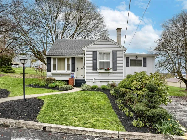 82 S Vine St, Elizabethville, PA 17023