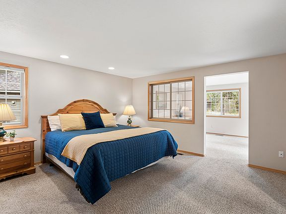 4th image of 17900 Red Cedar Ln #5