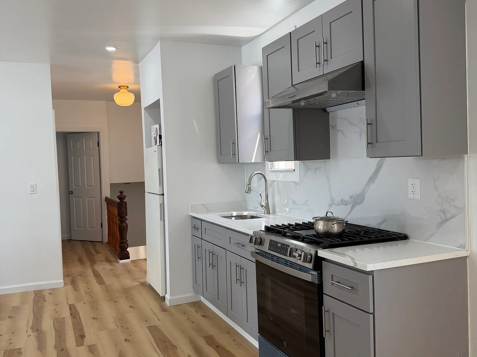 3 bed, 1000 sqft, $2,900 — Photo 2