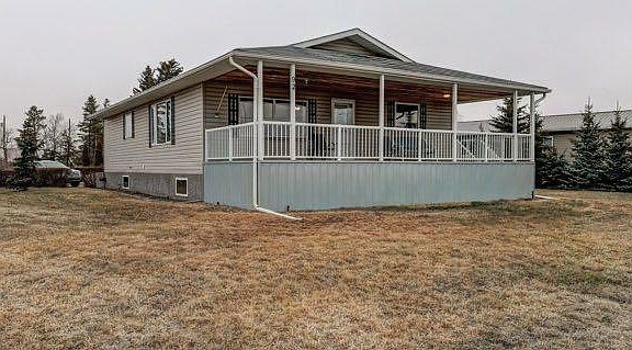 2nd image of 92 Railway Ave W
