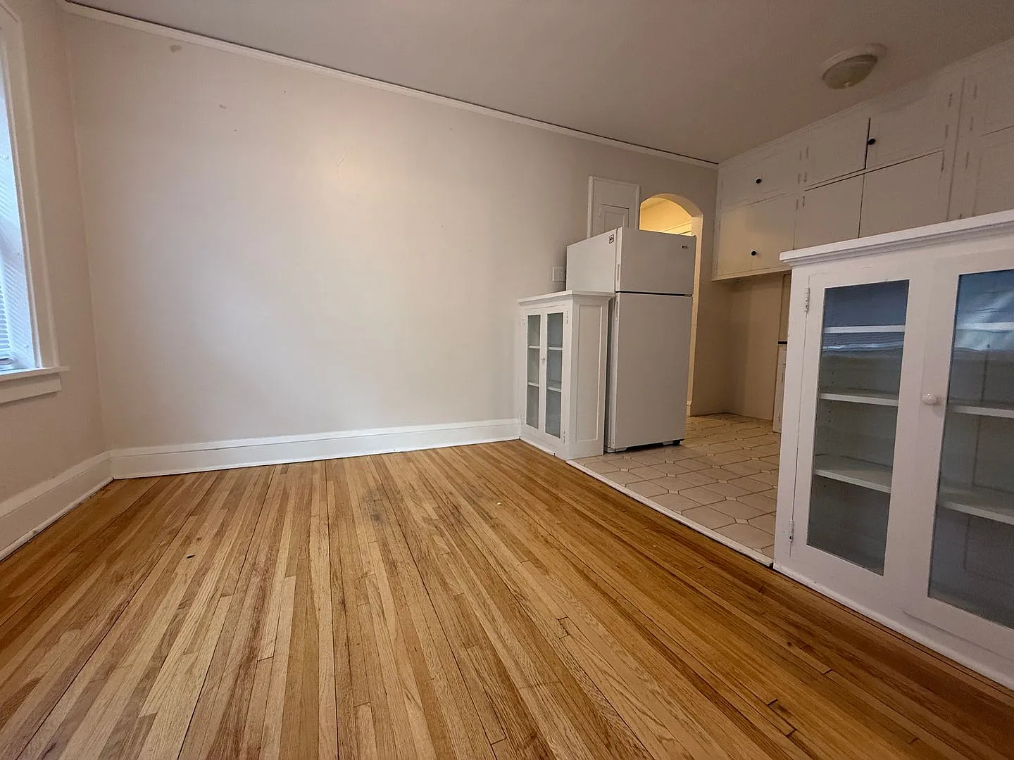 935 Goodrich Ave — Photo 3