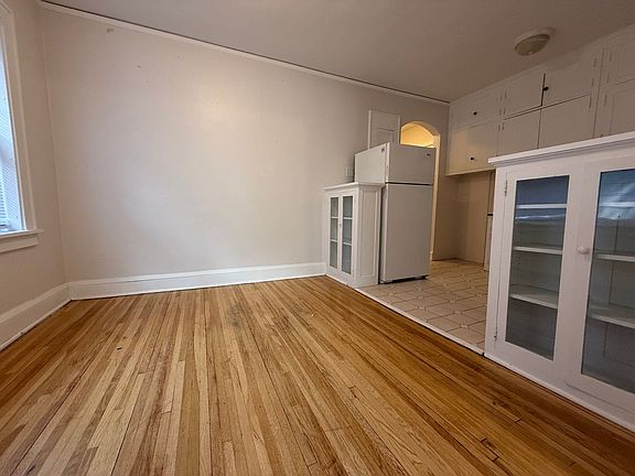 3rd image of 935 Goodrich Ave APT 2