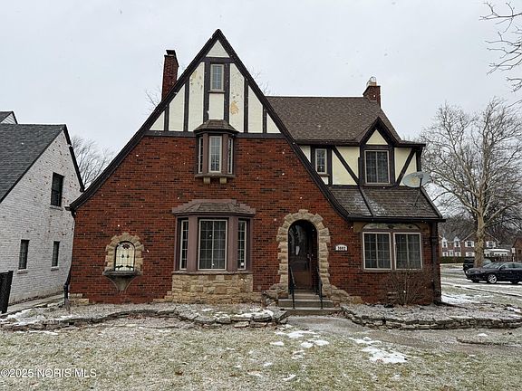 2nd image of 3002 W Bancroft St