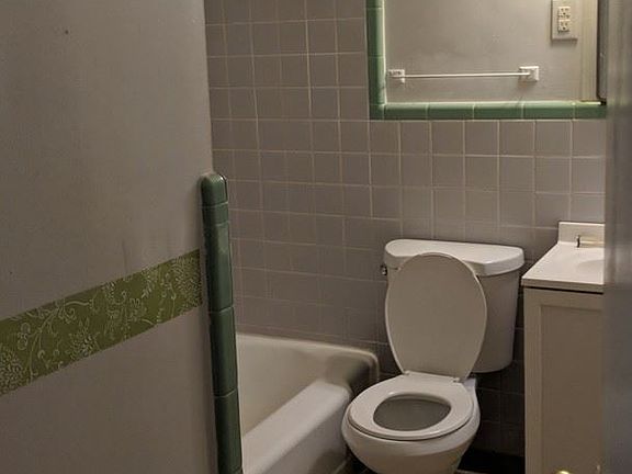 4th image of 1360 North Ave NE APT 7