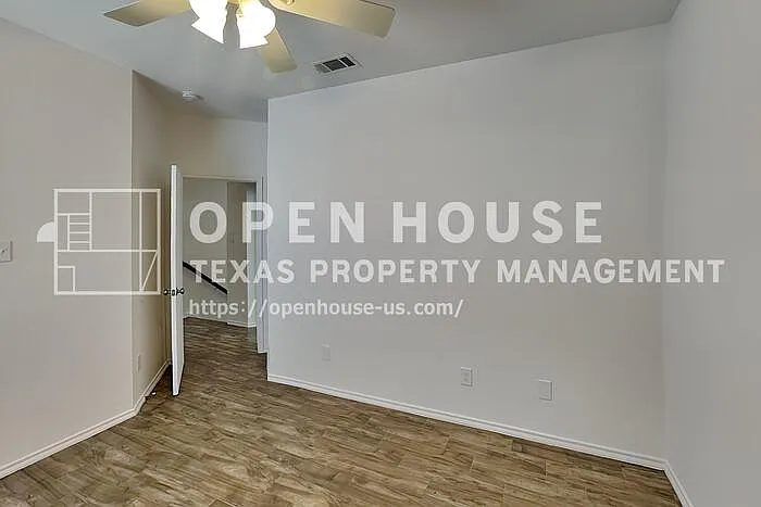 828 Pebblecreek Dr — Photo 32