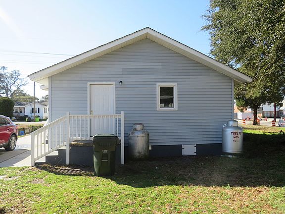 2nd image of 805B Cedar St