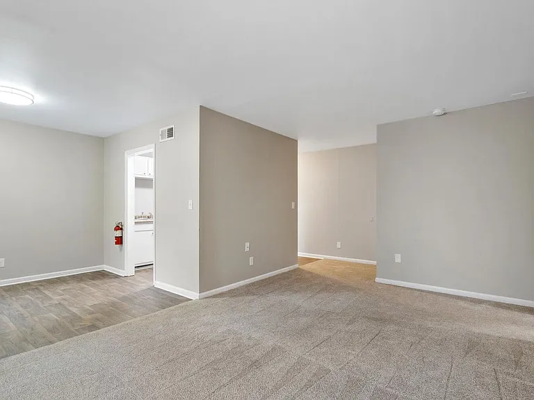 Winthrop Apartments — Photo 22