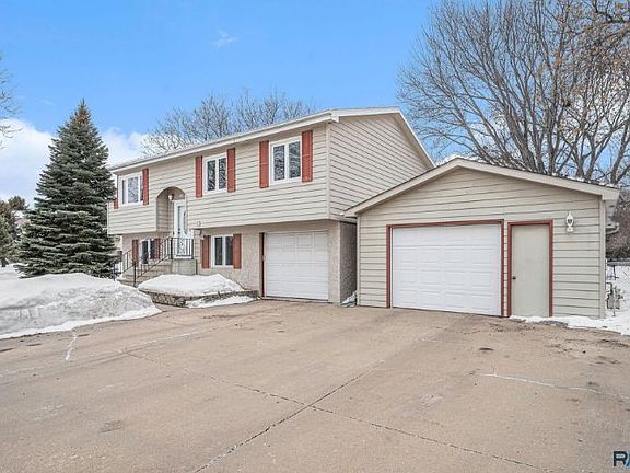 2nd image of 4612 W Saint James Cir