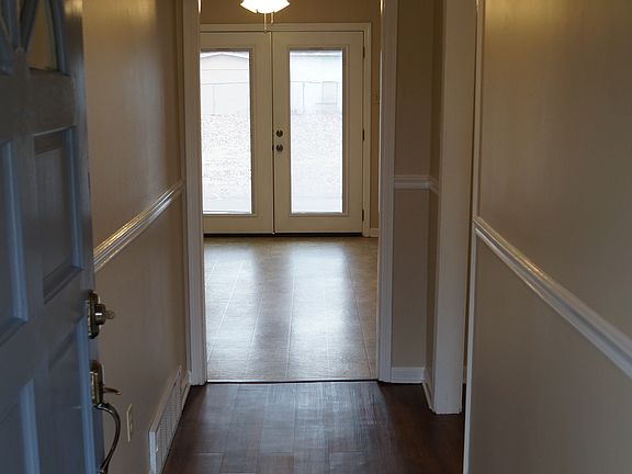 3rd image of 862 Barbara Lynn Dr