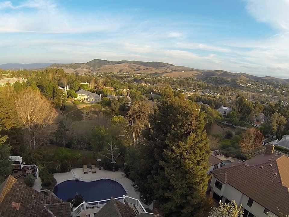 2nd image of 30926 Steeplechase Dr