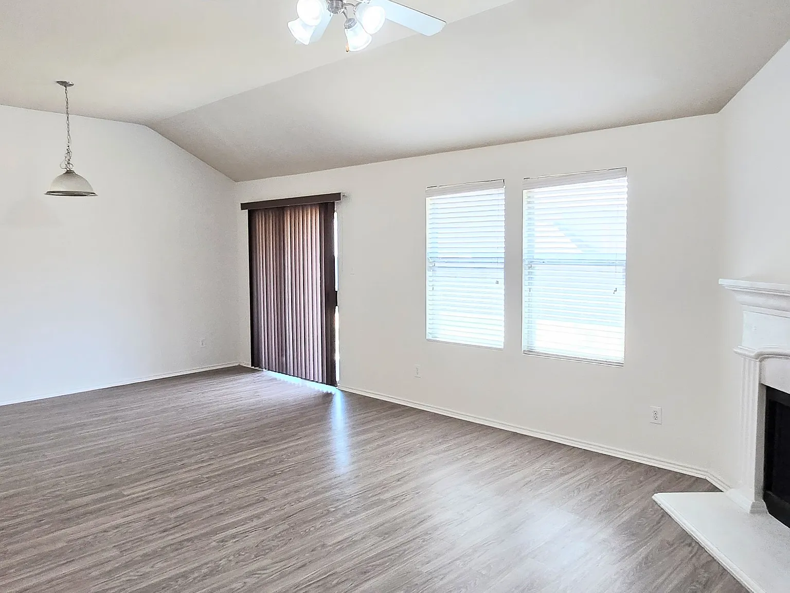 4 bed, 2041 sqft, $2,300 — Photo 3