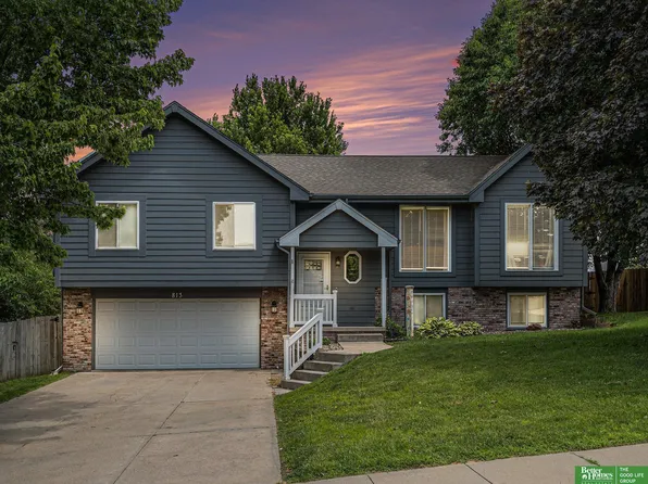 813 Auburn Ln, Papillion, NE 68046