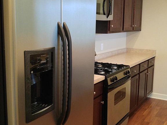 Another picture of the kitchen