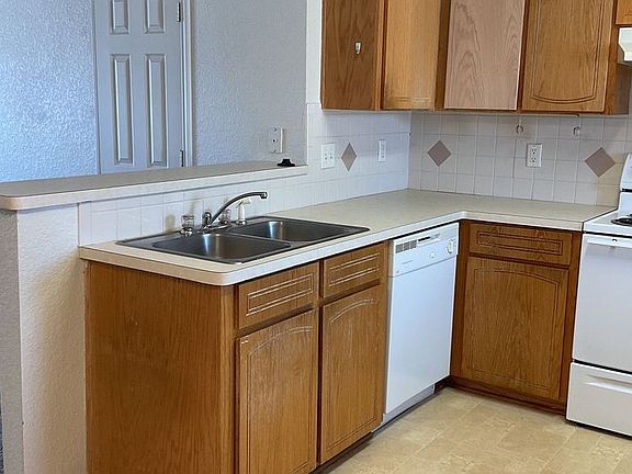 2nd image of 1603 Dugger Cir APT B