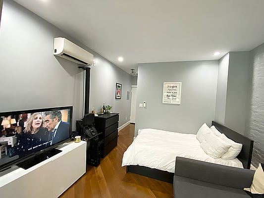 4th image of 423 E 82nd St APT 3C