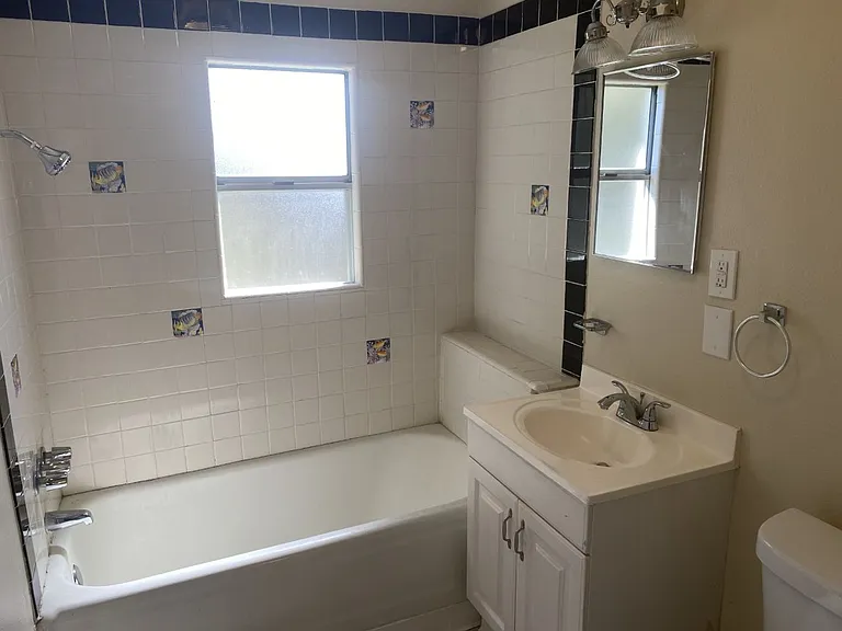 Lovely 2 Bedroom, 1 Bathroom Unit in Vallejo! — Photo 9