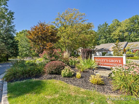 3rd image of 5925 E Lyn Haven Dr SE