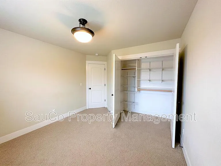 727 NE 65th Ct — Photo 13
