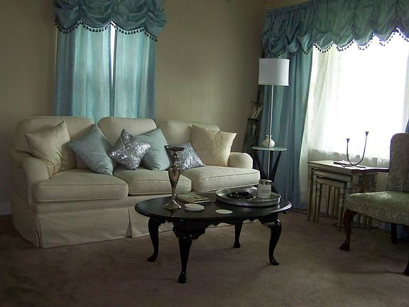 livingroom w/furniture