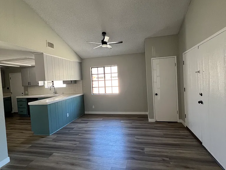 9208 Langdon Ave — Photo 4