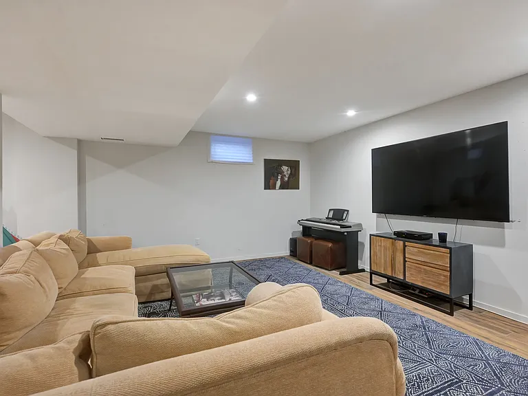 25 Rolling Woods Ct — Photo 16