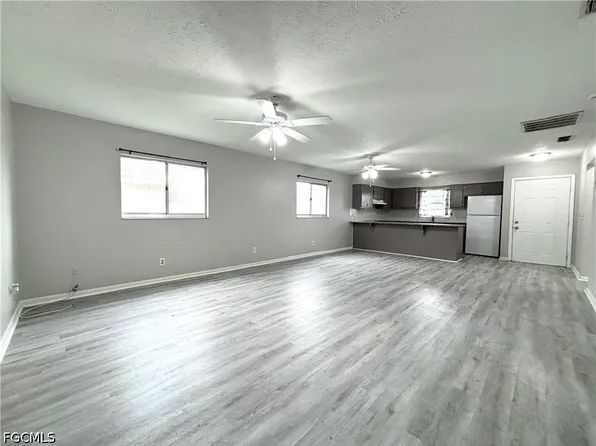 1720 SE Santa Barbara Pl, Cape Coral, FL 33990