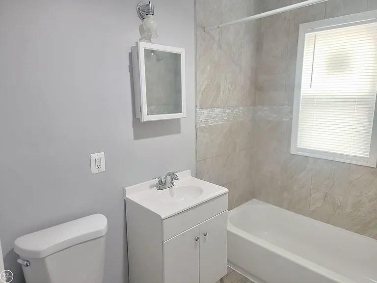 24203 Pingree Ave — Photo 12